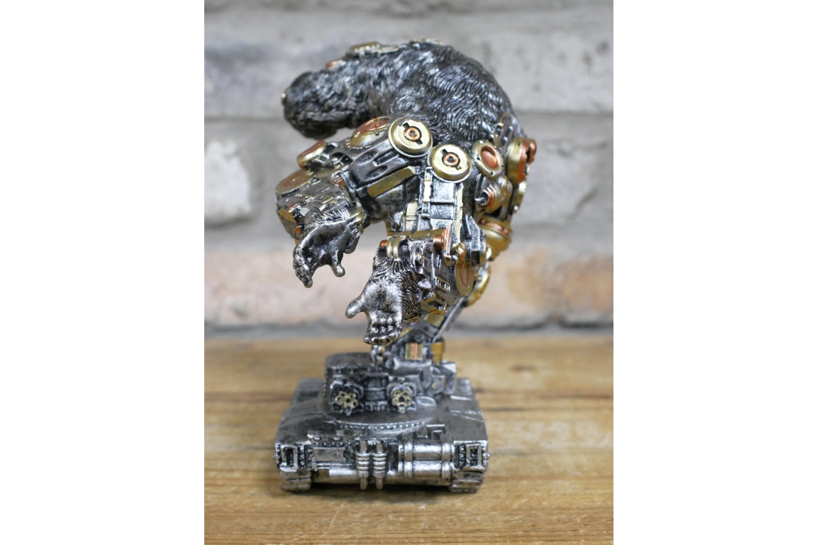 Gorilla on Tank