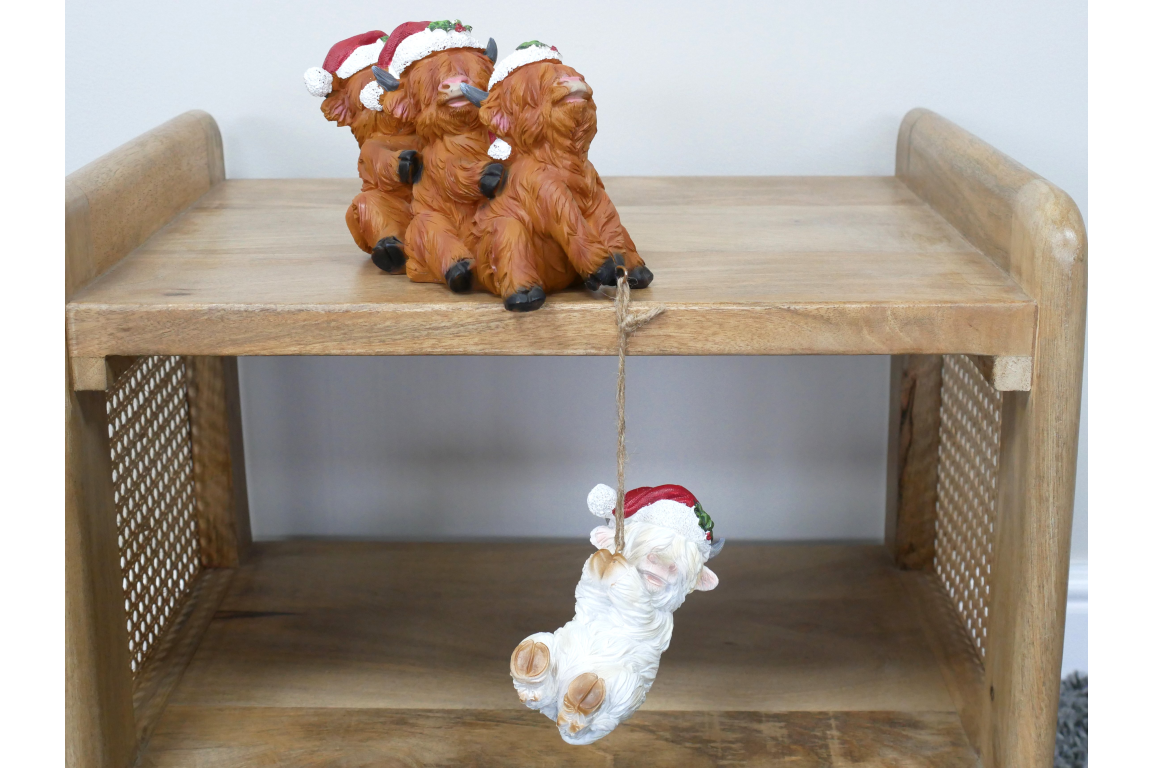 Helpful Christmas Cows