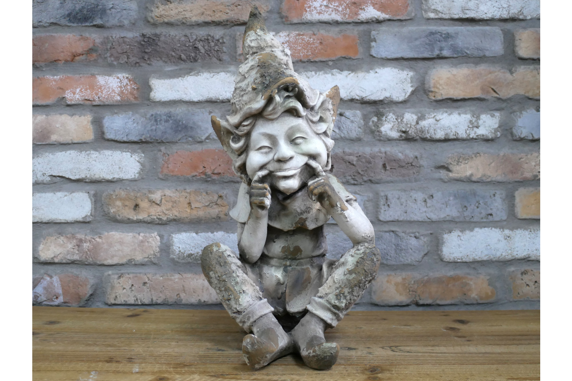 Sitting Elf