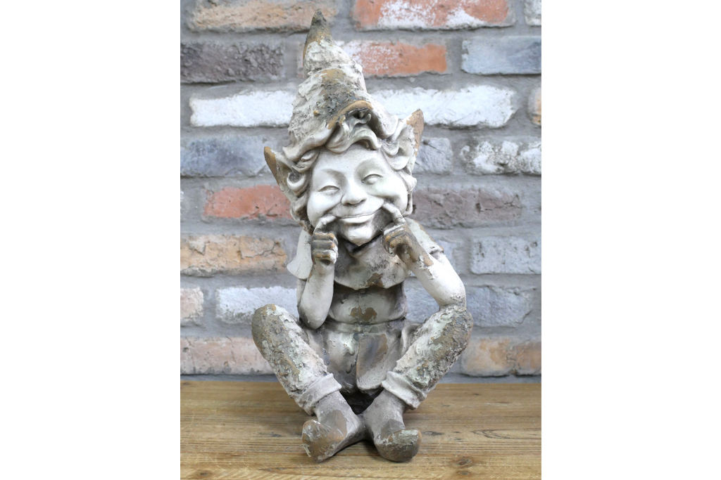 Sitting Elf