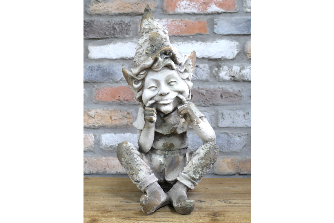 Sitting Elf