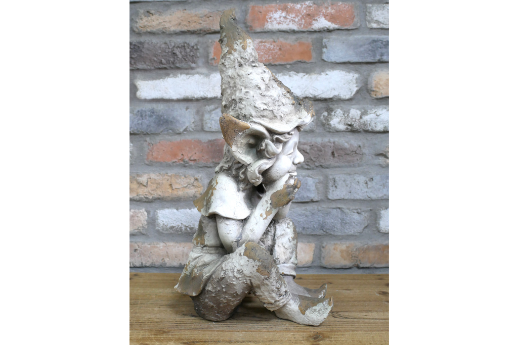 Sitting Elf