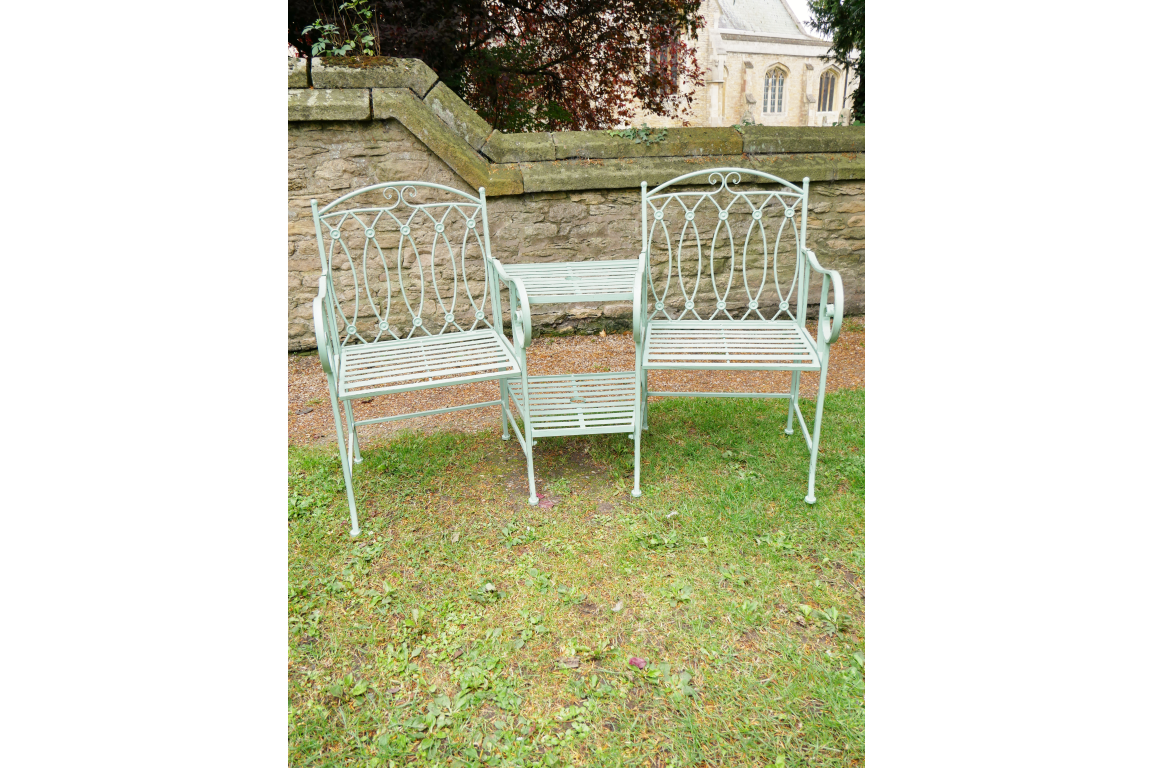 Pistachio Lovers Bench