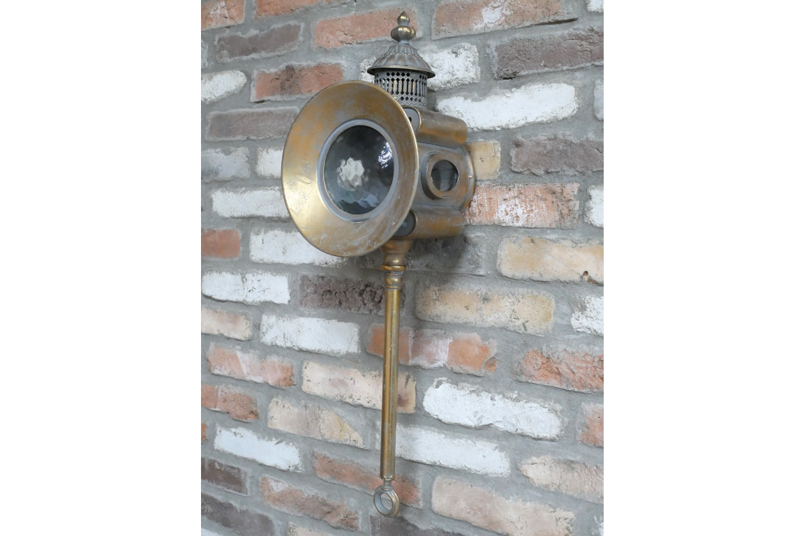Traditional Wall Lantern